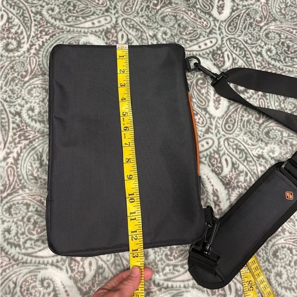 Tomtoc Protective Computer Shoulder Bag - Picture 9 of 10